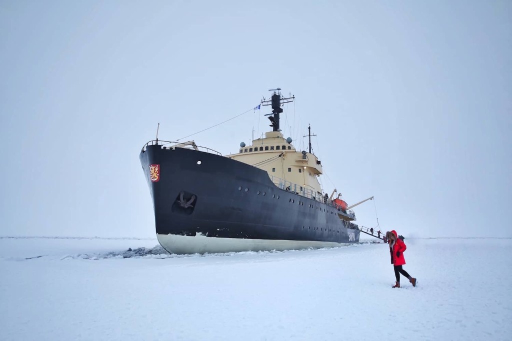 Icebreaker Sampo at the ice edge with visitors