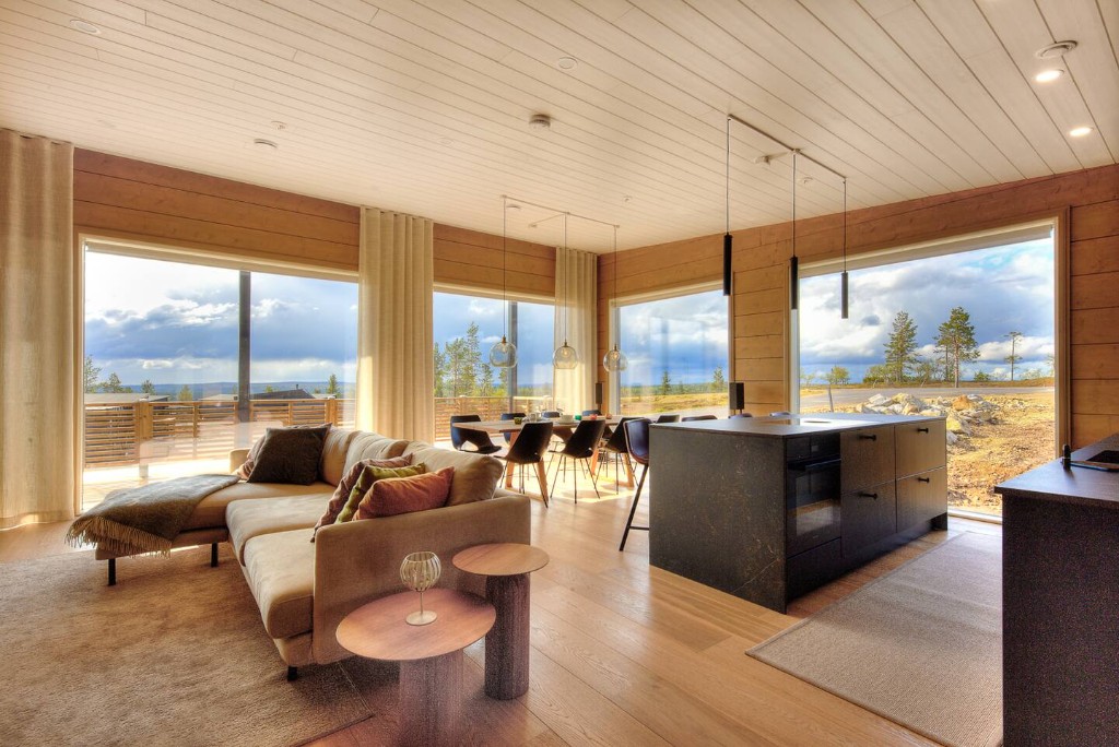 Saariselka villa open-plan living and dining area with large windows